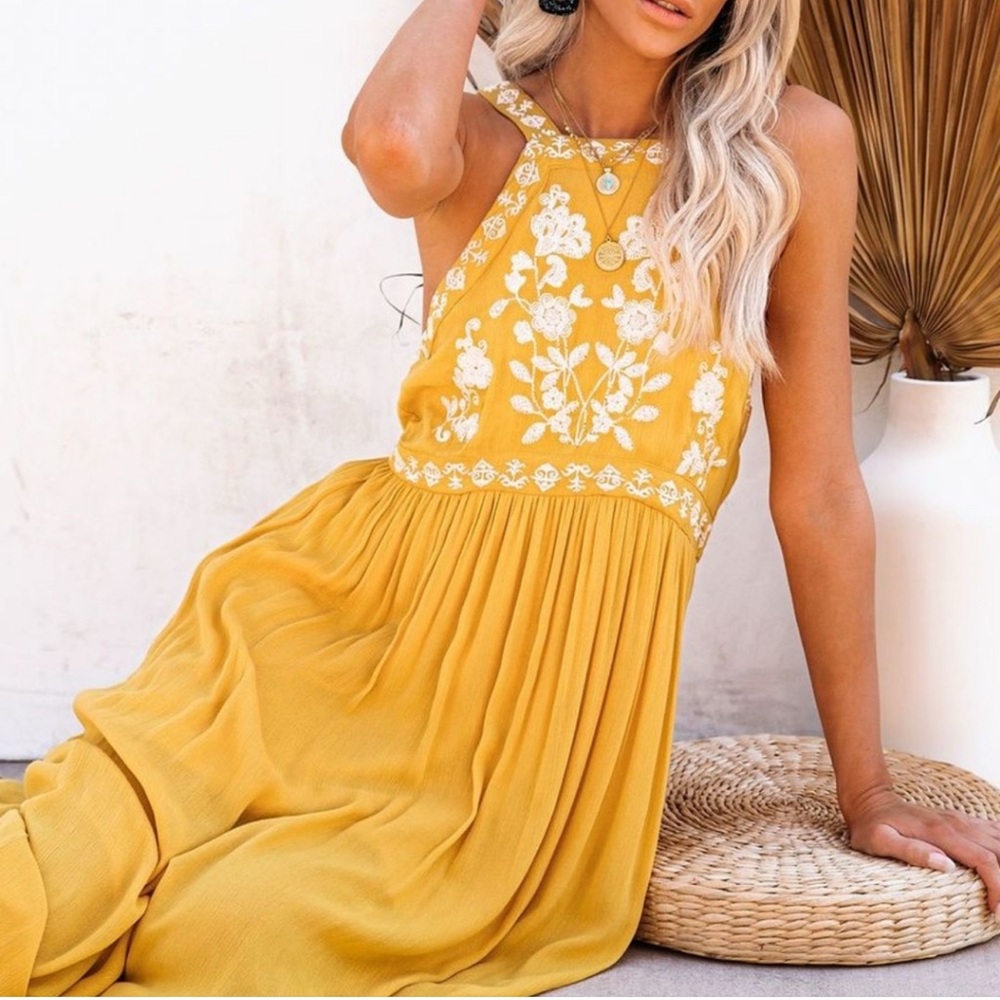 Yellow Halter Neck Sleeveless Sundress - Picture 4 of 5